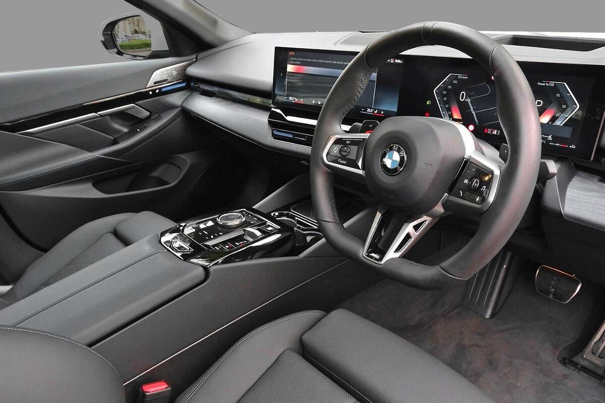 2024 BMW 5 Series 520i M Sport G60 Auto image 6