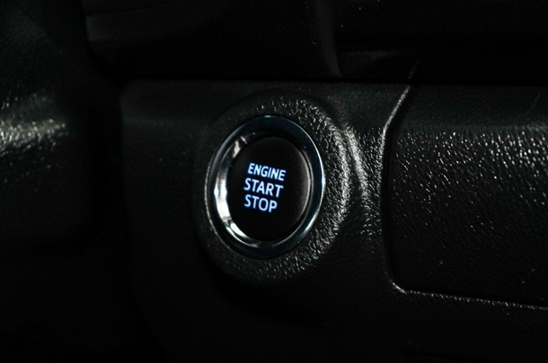 2019 Toyota Hilux 4x4 Rugged X image 16