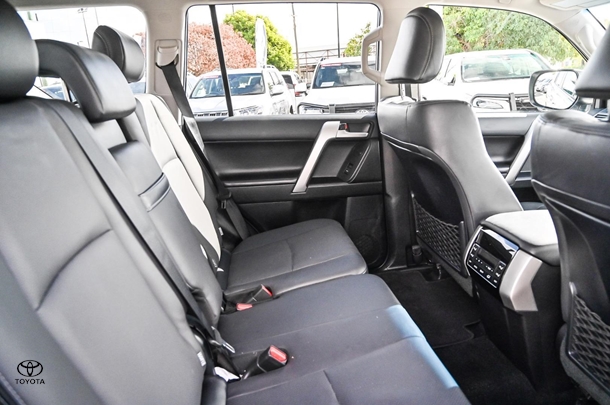 2023 Toyota Prado VX image 20