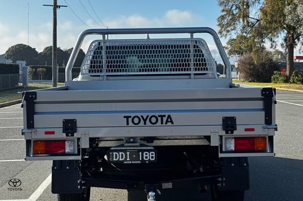 2023 Toyota HILUX SR5 image 5