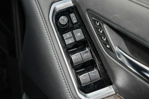 2022 Toyota Landcruiser Sahara image 19