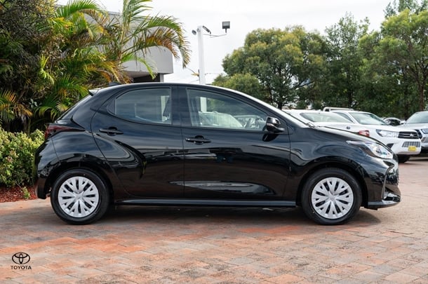 2024 TOYOTA Yaris Ascent Sport image 3
