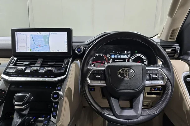 2022 Toyota Landcruiser Sahara ZX image 13