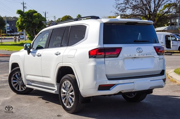 2024 Toyota Landcruiser Sahara ZX image 2