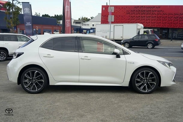 2019 Toyota Corolla Hatch Hybrid ZR image 2