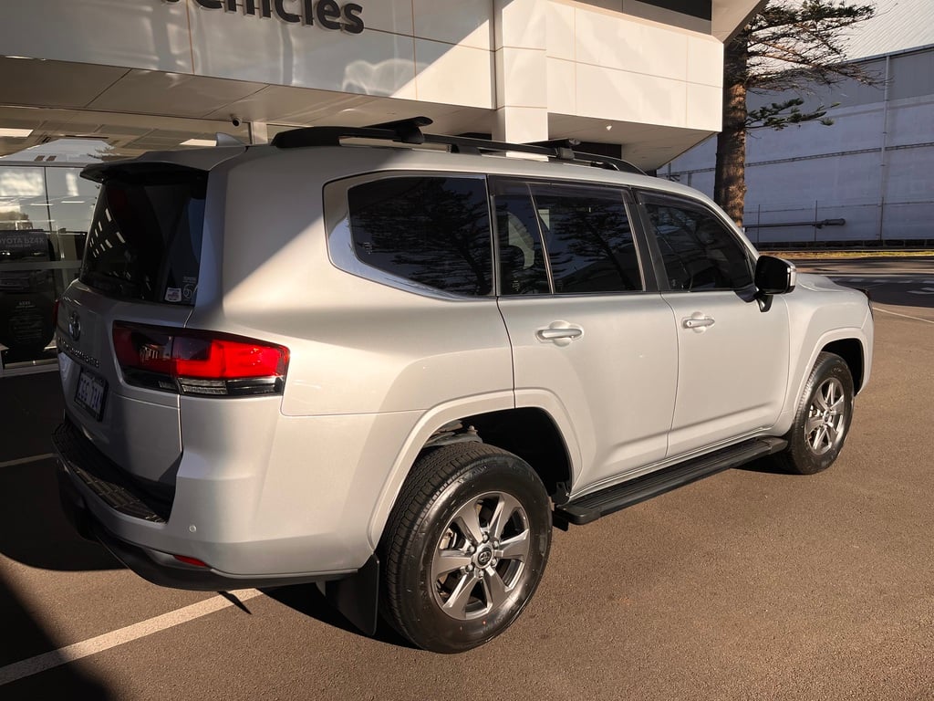2023 Toyota Landcruiser VX image 3
