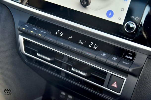 2024 Toyota Camry Hybrid Ascent image 19