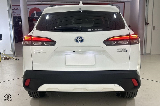 2023 Toyota Corolla Cross Hybrid Atmos AWD image 11
