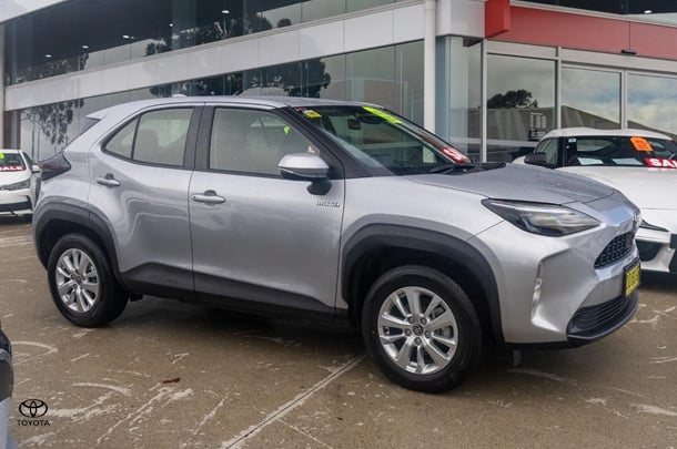 2023 Toyota Yaris Cross Hybrid GX image 3