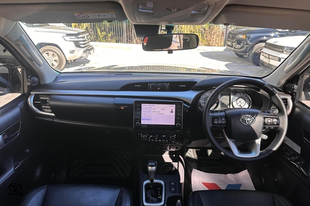 2021 Toyota HiLux 4x4 SR5 image 21
