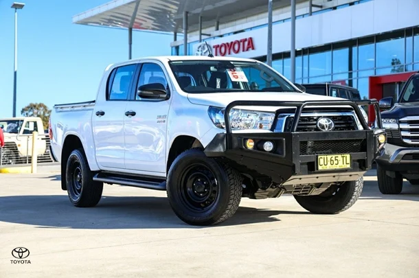 2019 Toyota Hilux 4x2 SR image 1