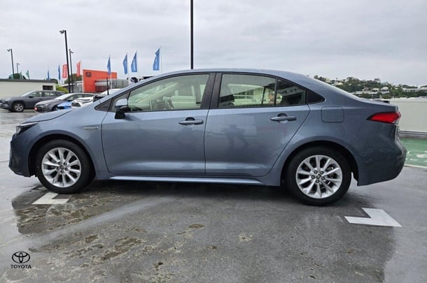 2022 Toyota Corolla Sedan Hybrid Ascent Sport image 5