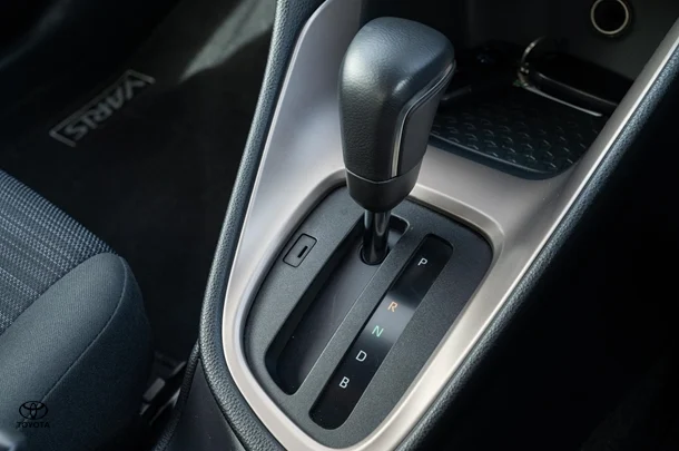 2021 TOYOTA Yaris Hybrid SX image 16