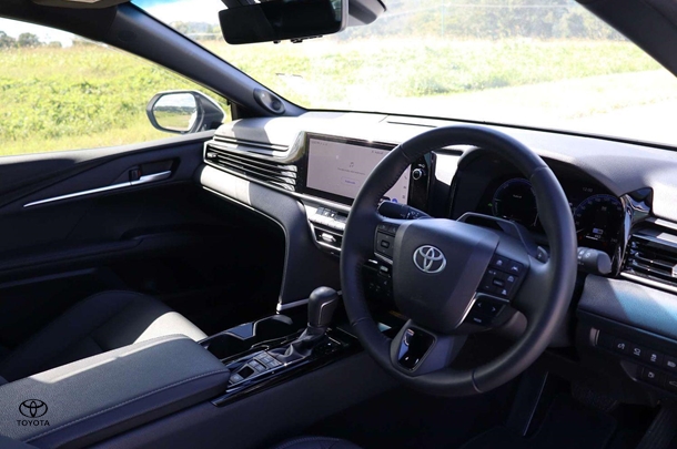2024 Toyota Camry Hybrid SL image 12