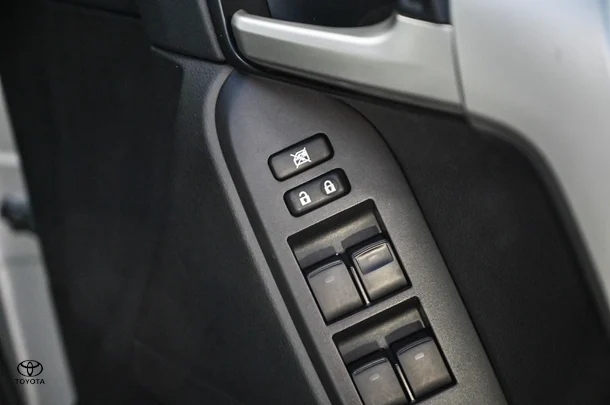 2023 Toyota Prado VX image 17