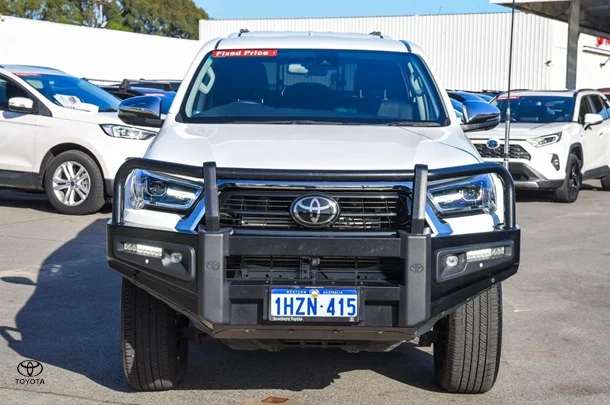 2023 Toyota HILUX SR5 image 3