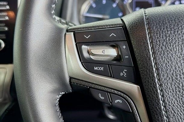 2023 Toyota Prado GXL image 17
