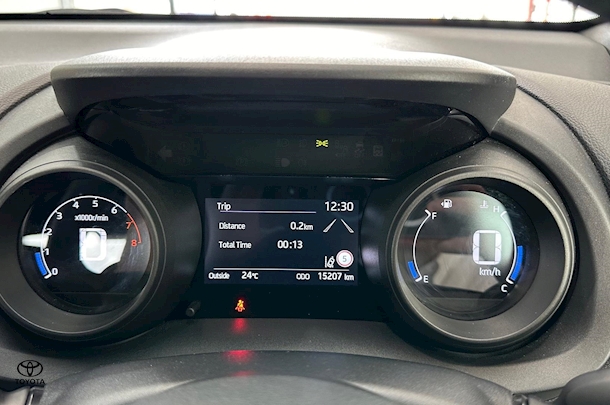 2023 Toyota Yaris SX image 18