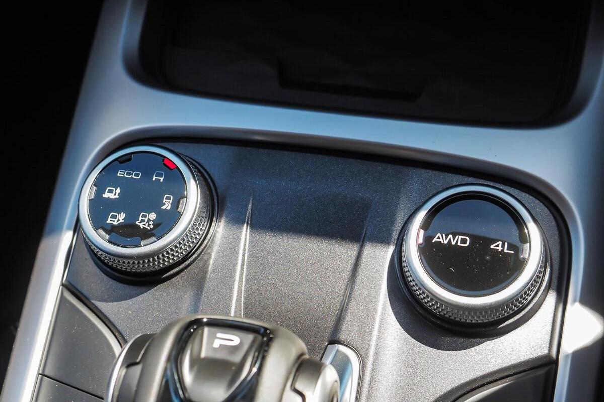 2025 GWM Tank 300 Lux Hybrid Auto 4x4 image 12