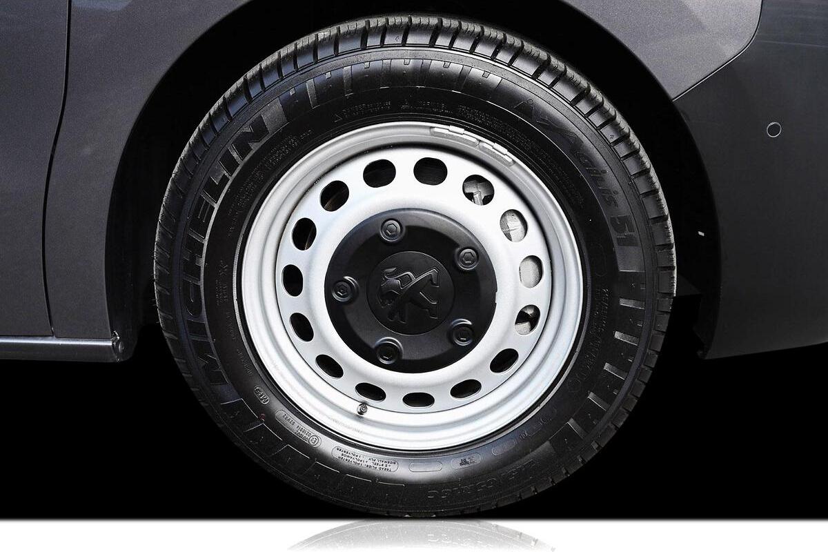 2024 Peugeot Expert Pro SWB Auto image 18