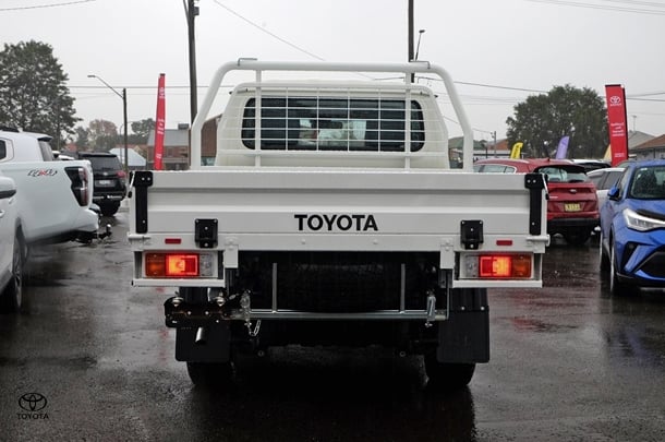 2025 Toyota LC MILITARY GXL image 5