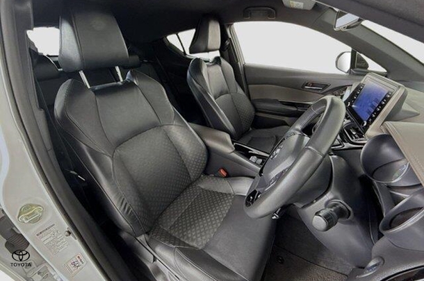 2022 Toyota C-HR Hybrid Koba 2WD image 11