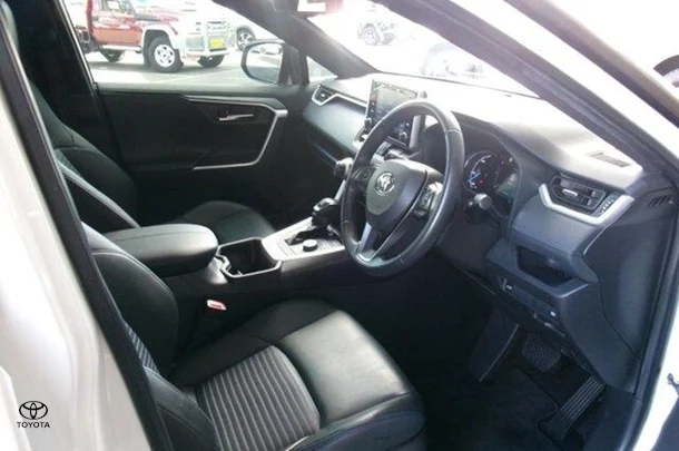 2022 Toyota RAV4 XSE image 10