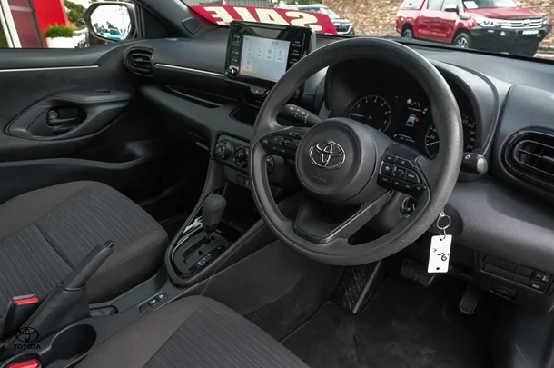2022 Toyota Yaris Ascent Sport image 7