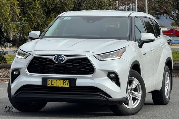 2022 Toyota KLUGER HYBRID GX AWD image 3