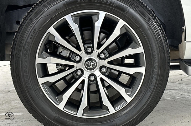 2022 Toyota Prado Kakadu image 12