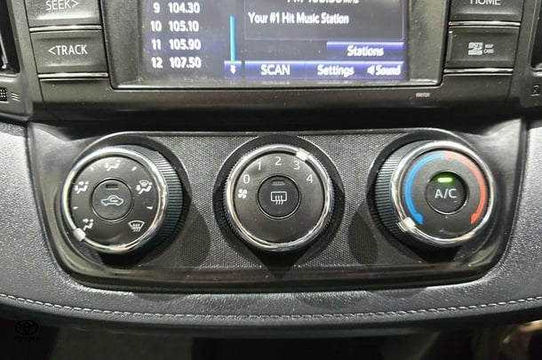 2018 Toyota RAV4 GX-2WD image 22