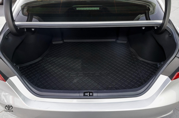 2018 Toyota CAMRY SL image 21
