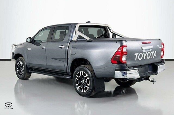 2022 Toyota Hilux SR5 image 6