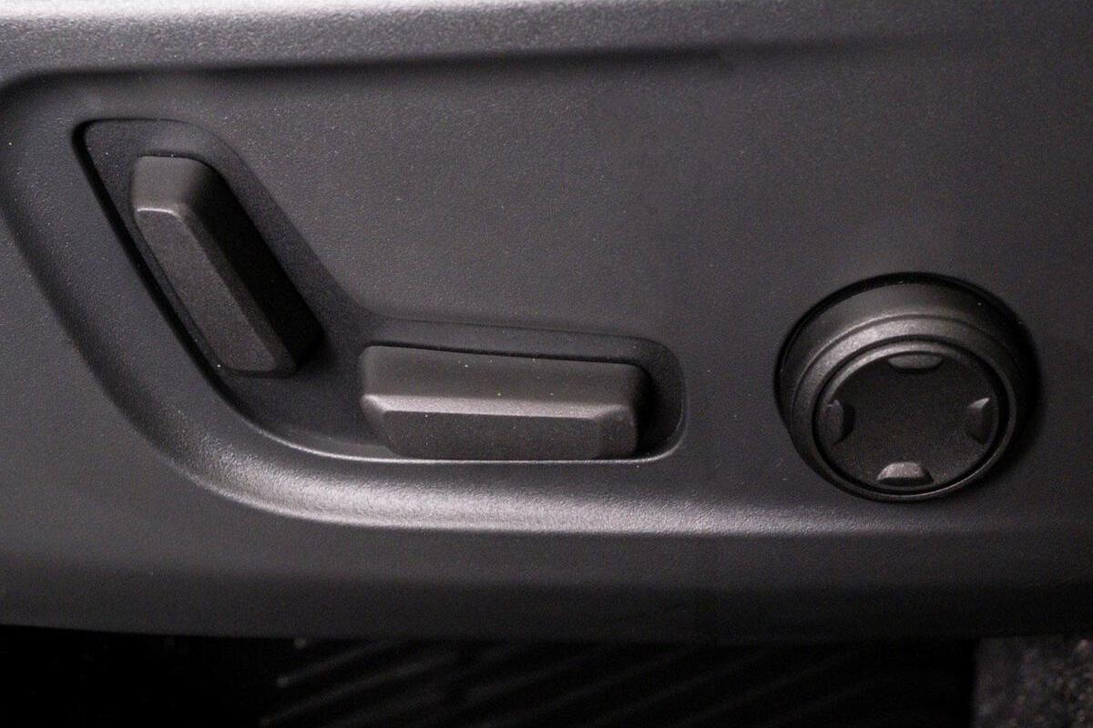 2024 Volvo XC40 Ultra B4 Bright Auto AWD MY25 image 11