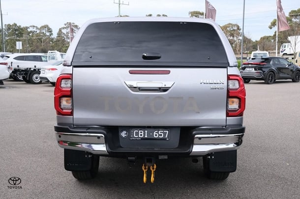 2022 Toyota Hilux SR5 image 4