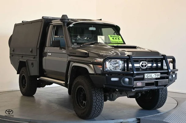 2021 Toyota LC Military GXL image 3