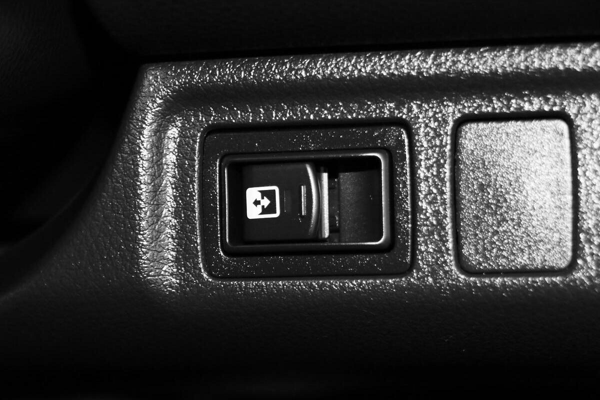 2024 Nissan Navara ST-X D23 Auto 4x2 MY24 Dual Cab image 13