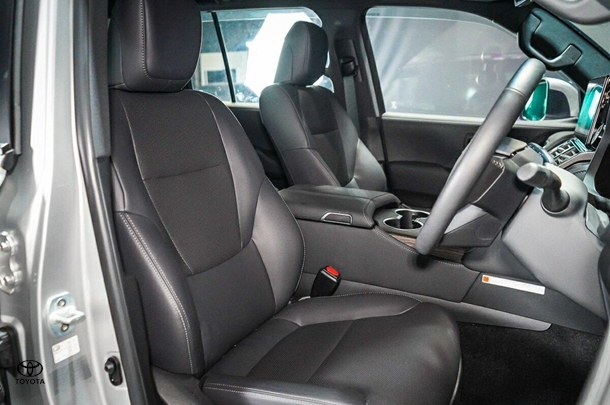 2024 Toyota Landcruiser VX image 16