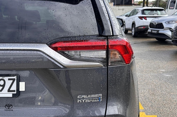 2024 Toyota RAV4 Hybrid Cruiser 2WD image 6