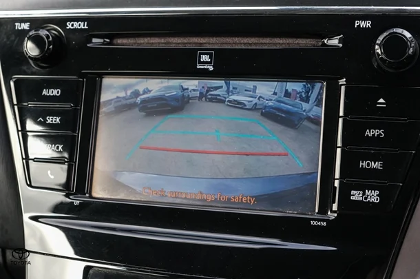 2020 Toyota Prius v L1 image 15
