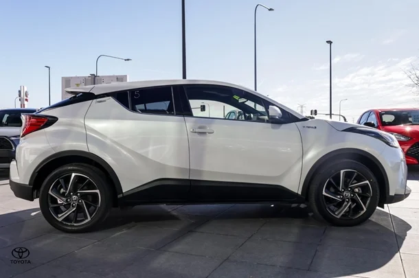 2022 Toyota C-HR Hybrid Koba 2WD image 3