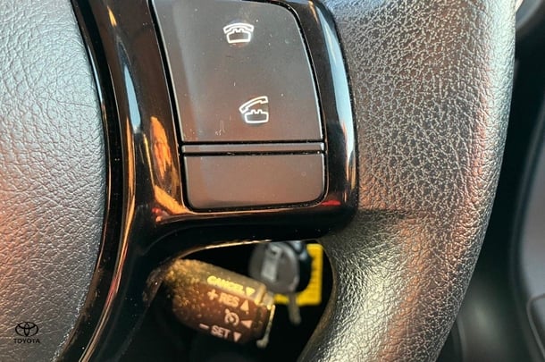 2017 Toyota Yaris Ascent image 21