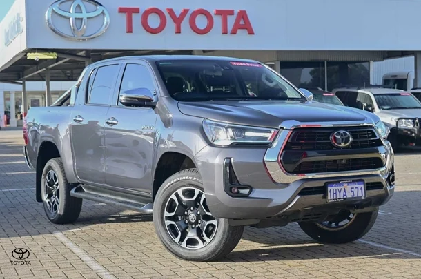 2023 Toyota HILUX SR5 image 1