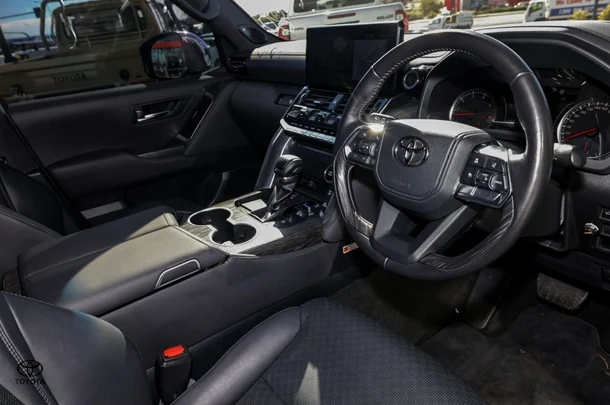 2022 Toyota LANDCRUISER Sahara ZX image 7