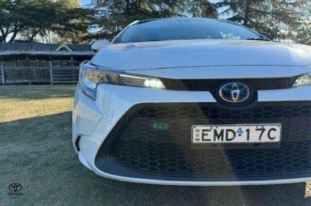 2021 Toyota Corolla Sedan Hybrid Ascent Sport image 9