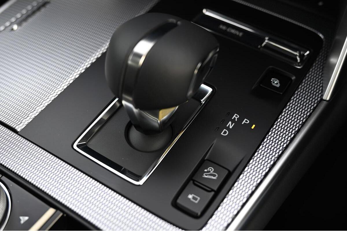 2025 Mazda CX-60 P50e Azami KH Series Auto i-ACTIV AWD image 15