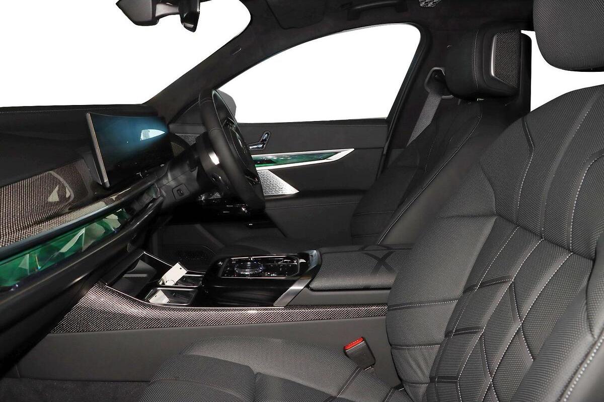 2025 BMW i7 xDrive60 M Sport G70 Auto AWD image 6