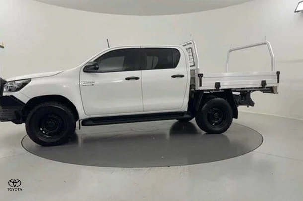 2021 Toyota Hilux 4x4 SR image 2