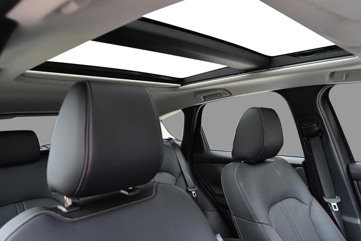 2024 Mazda CX-60 P50e GT KH Series Auto i-ACTIV AWD image 6