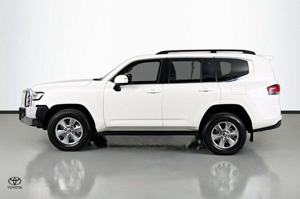 2023 Toyota LANDCRUISER VX image 5